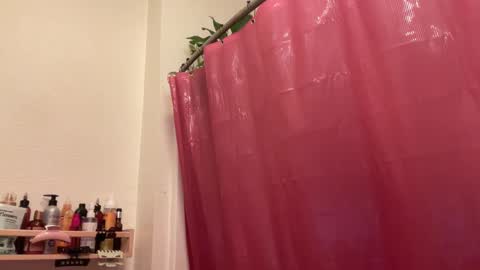 Snapshot of dreamyriri chatting on 03.10.25 RIRI OR DREAMY online show from 03.10.25