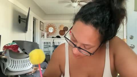 Snapshot of dreamyriri chatting on 09.23.25 RIRI OR DREAMY online show from 09.23.25