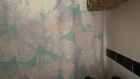 Snapshot of dreamyriri chatting on 10.11.25 RIRI OR DREAMY online show from 10.11.25