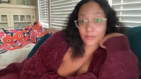 Snapshot of dreamyriri chatting on 10.18.25 RIRI OR DREAMY online show from 10.18.25