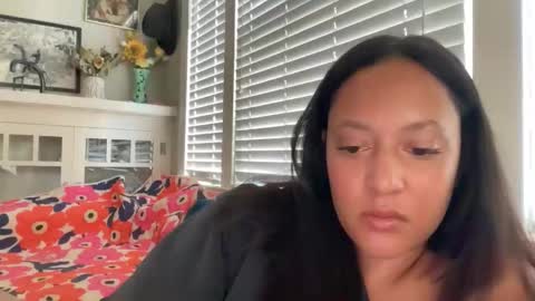 Snapshot of dreamyriri chatting on 10.29.25 RIRI OR DREAMY online show from 10.29.25