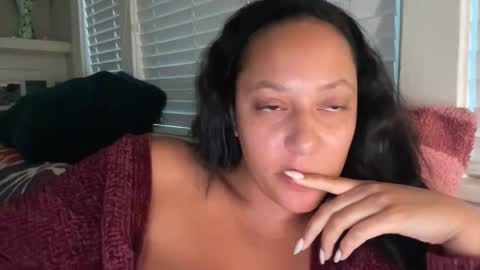 Snapshot of dreamyriri chatting on 11.07.25 RIRI OR DREAMY online show from 11.07.25