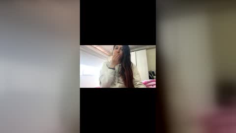 Snapshot of dreinafoxx chatting on 04.19.26 dreinafoxx online show from 04.19.26