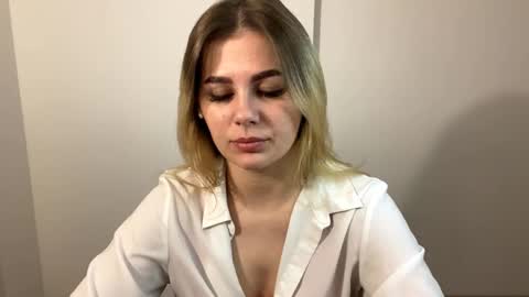 Bella online show from 09.15.25