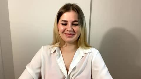 Bella online show from 09.17.25