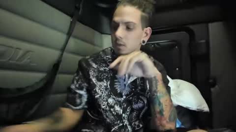 Snapshot of drippydavee chatting on 10.02.25 drippydavee online show from 10.02.25