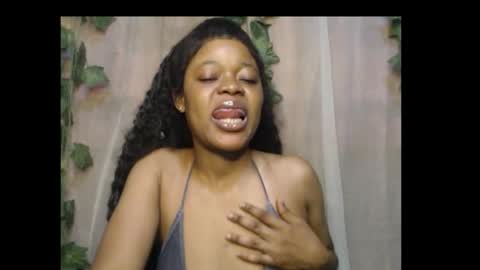 Snapshot of dripqueenx chatting on 10.12.25 linda online show from 10.12.25