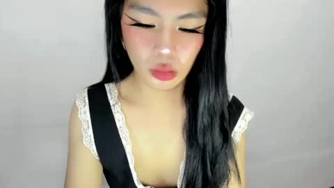 Snapshot of dripqueenxoxo chatting on 10.28.25 miss. Erika online show from 10.28.25