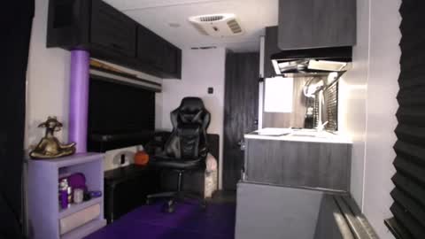 Snapshot of drizzys_room chatting on 11.15.25 DirtyDrizzy online show from 11.15.25