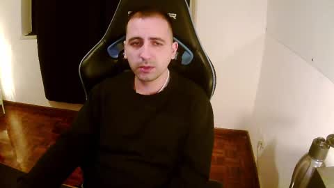 Snapshot of droooooones chatting on 02.12.25 droooooones online show from 02.12.25