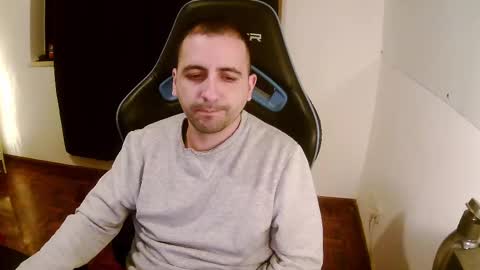 Snapshot of droooooones chatting on 02.14.25 droooooones online show from 02.14.25