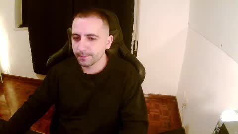 Snapshot of droooooones chatting on 02.28.25 droooooones online show from 02.28.25