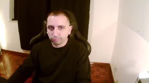 Snapshot of droooooones chatting on 03.01.25 droooooones online show from 03.01.25