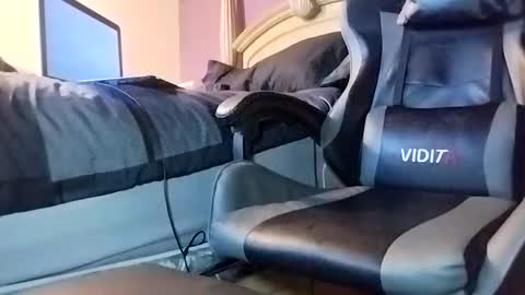 Snapshot of dtrain6969420 chatting on 10.28.25 dtrain6969420 online show from 10.28.25