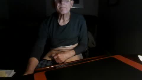 Snapshot of dubl55nikl chatting on 12.31.24 DublNikl online show from 12.31.24