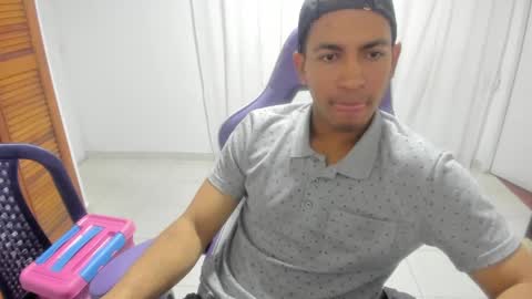 Snapshot of duilber chatting on 10.31.25 Duilber online show from 10.31.25