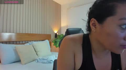 Snapshot of dulce_estrellaa_ chatting on 10.17.25 E S T R E L L A online show from 10.17.25