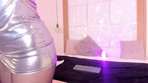   online show from 11.05.25