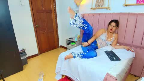   online show from 04.08.26