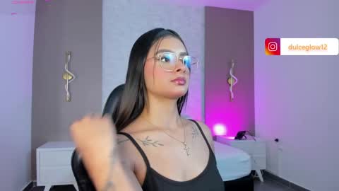 Snapshot of dulce_glow_ chatting on 06.08.26 D U L C E online show from 06.08.26