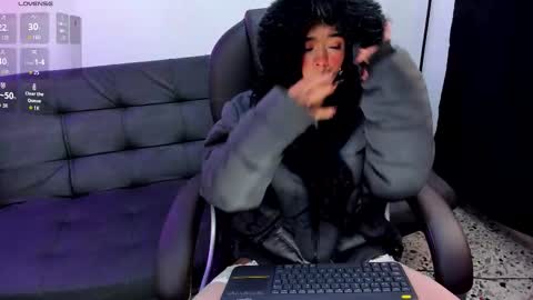 Snapshot of dulce_kitty13 chatting on 11.07.25 Kitty online show from 11.07.25