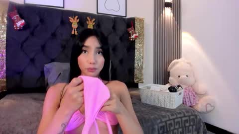 Snapshot of dulce_may chatting on 11.28.25 Dluce May online show from 11.28.25