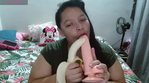 Snapshot of dulce_mmaria chatting on 05.20.26 dulce online show from 05.20.26