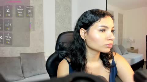 Snapshot of dulce_natyy chatting on 10.08.25 N A T Y online show from 10.08.25