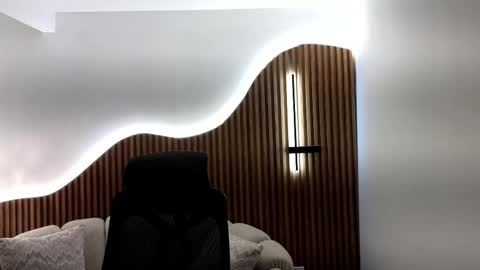 Snapshot of dulceamara_vg chatting on 05.25.26 Amara online show from 05.25.26