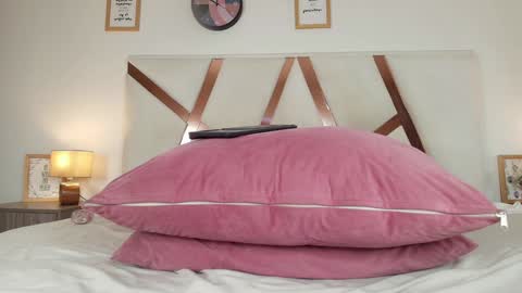 DULCE AURORA online show from 01.08.25