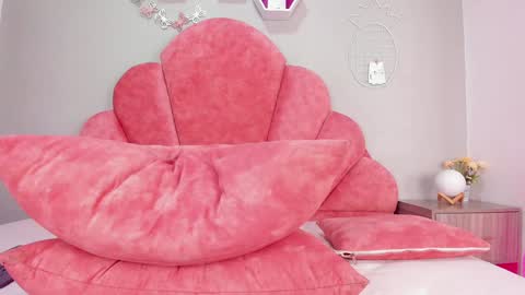DULCE AURORA online show from 01.14.25