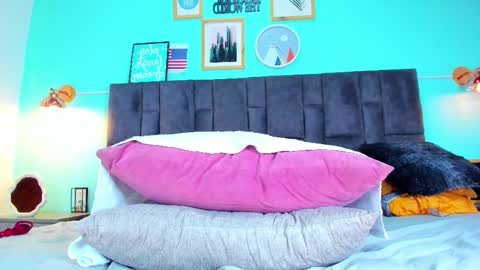 DULCE AURORA online show from 02.11.25