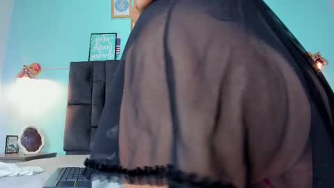 DULCE AURORA online show from 02.18.25