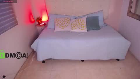 Snapshot of dulcerose01 chatting on 03.10.25 Dulce Rose online show from 03.10.25