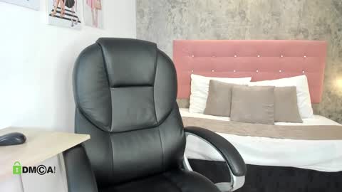 Snapshot of dulcerose01 chatting on 09.12.25 Dulce Rose online show from 09.12.25