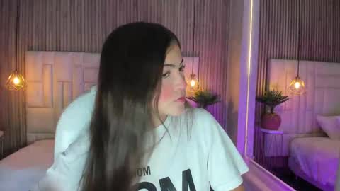 Snapshot of dulcevela chatting on 10.02.25 dulcevela online show from 10.02.25