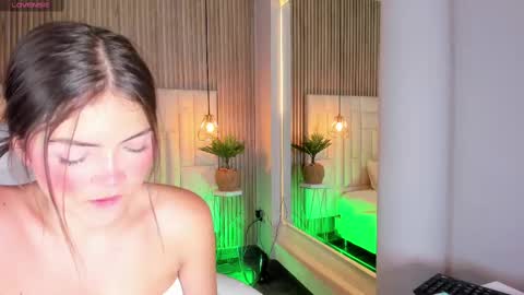 Snapshot of dulcevela chatting on 10.04.25 dulcevela online show from 10.04.25