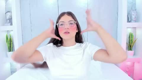 Snapshot of dulcevela chatting on 10.24.25 dulcevela online show from 10.24.25