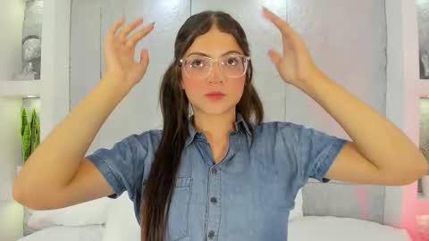 Snapshot of dulcevela chatting on 10.29.25 dulcevela online show from 10.29.25