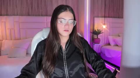 Snapshot of dulcevela chatting on 11.08.25 dulcevela online show from 11.08.25