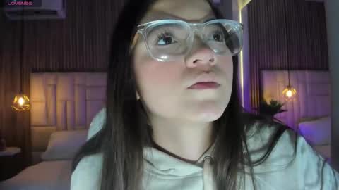 Snapshot of dulcevela chatting on 11.11.25 dulcevela online show from 11.11.25