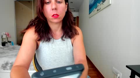 Snapshot of dulceys chatting on 10.01.25 dulceyjohn online show from 10.01.25