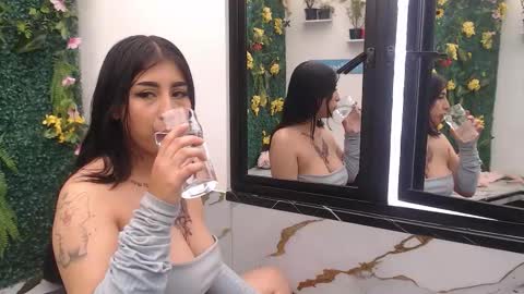 Abril Cruz online show from 09.17.25