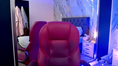Abril Cruz online show from 09.18.25