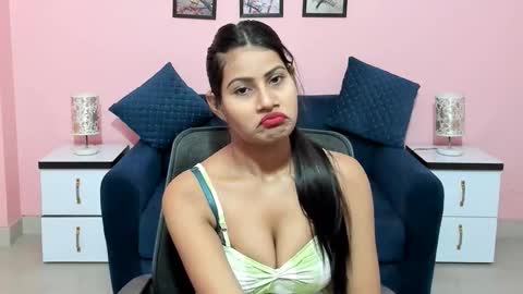 Snapshot of dumble_doree chatting on 10.08.25 dumble_doree online show from 10.08.25