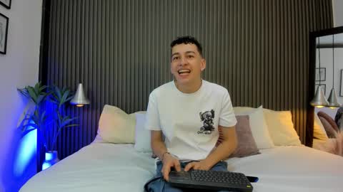 Snapshot of duolust chatting on 09.11.25 Thomas and Noah online show from 09.11.25