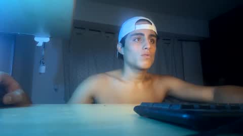 Snapshot of duotraviesoarg chatting on 12.10.24 Tobias online show from 12.10.24