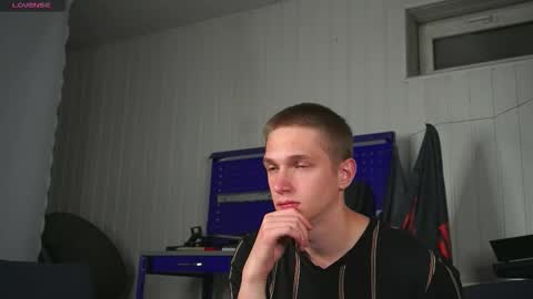 Snapshot of dustyn_fox chatting on 09.29.25 Dustyn online show from 09.29.25