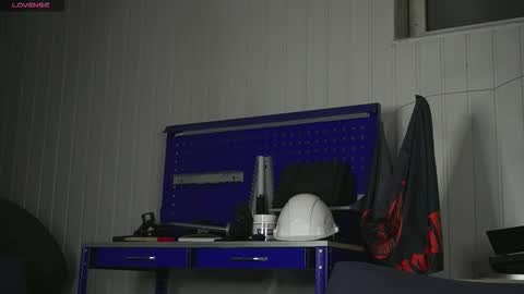 Snapshot of dustyn_fox chatting on 09.30.25 Dustyn online show from 09.30.25