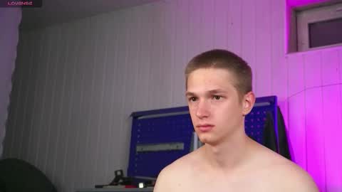 Snapshot of dustyn_fox chatting on 10.02.25 Dustyn online show from 10.02.25